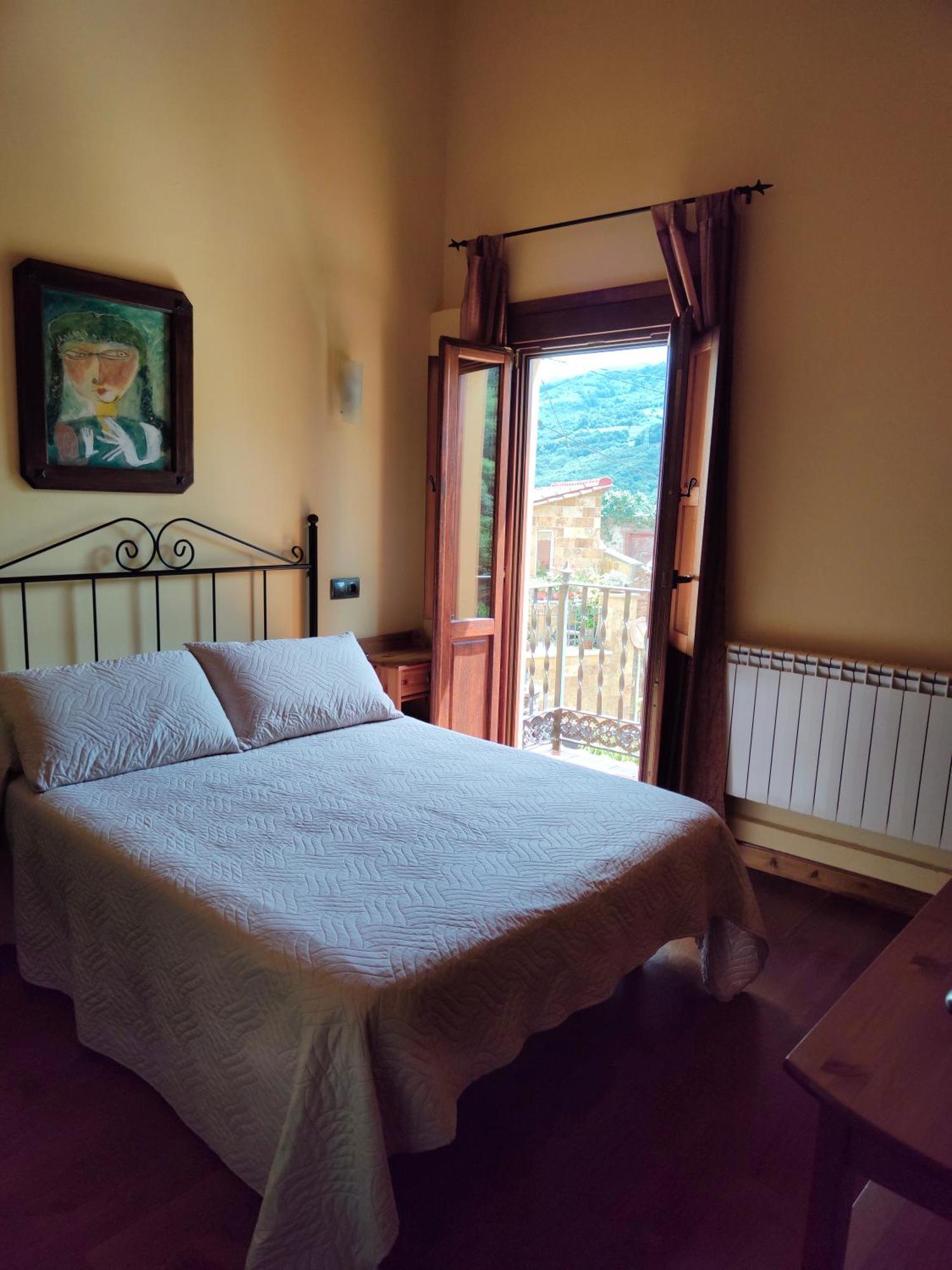 Hotel Dona Gaudiosa Пола-де-Лена Екстер'єр фото